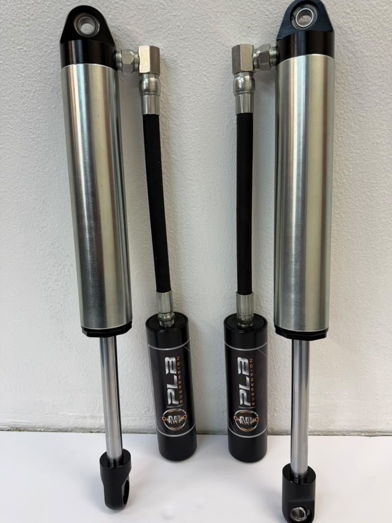 PLB smooth-body shock pair with external reservoirs